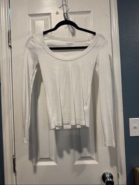 Old Navy White Long-Sleeve Scoop Neck Tee